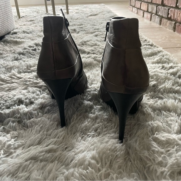 Women’s heeled peep toe booties - Picture 4 of 7